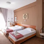Hotel Akropol 3*