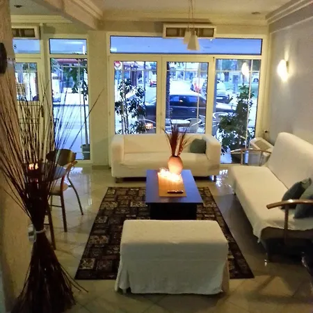 阿克罗珀酒店 Paralía