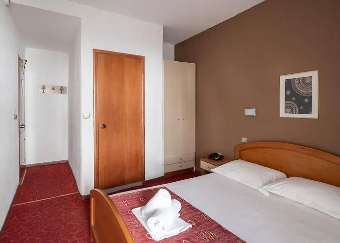 Отель Akropol 3*