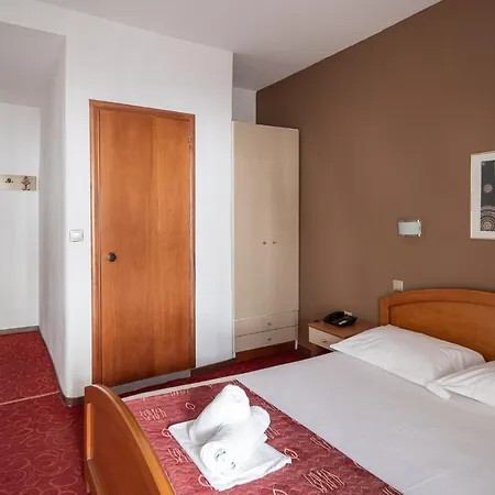 Hotel Akropol 3*