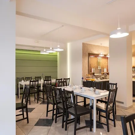 Hotel Akropol 3*