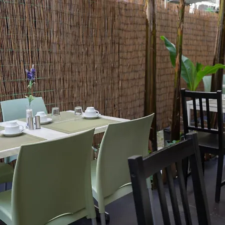 Hotel Akropol 3*