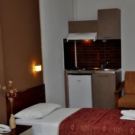 Hotel Akropol 3*