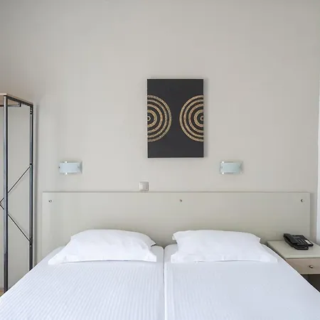 Hotel Akropol 3*