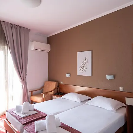 Hotel Akropol 3*