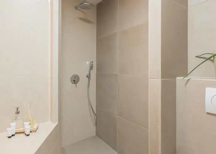 Hotel Akropol 3*